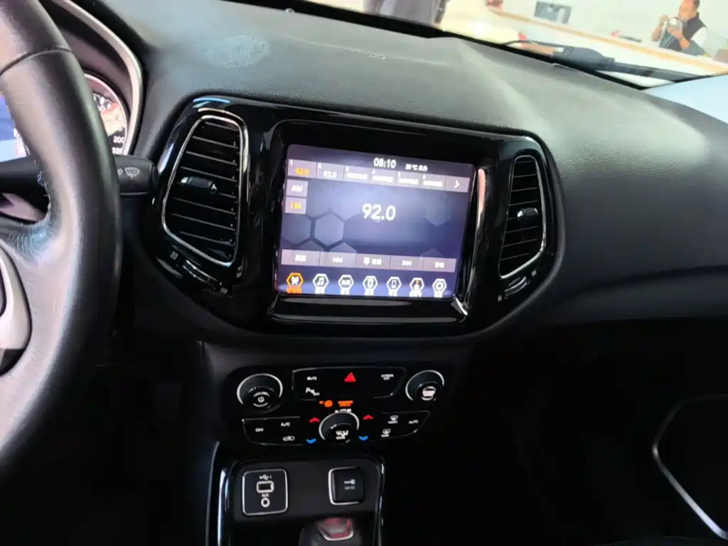 Фото 13 - Jeep Compass