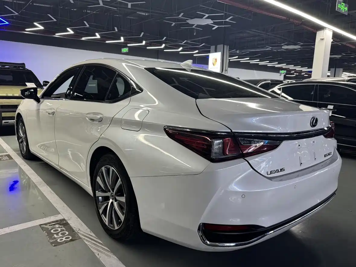 Lexus ES 2020 200 Excellence фото 12