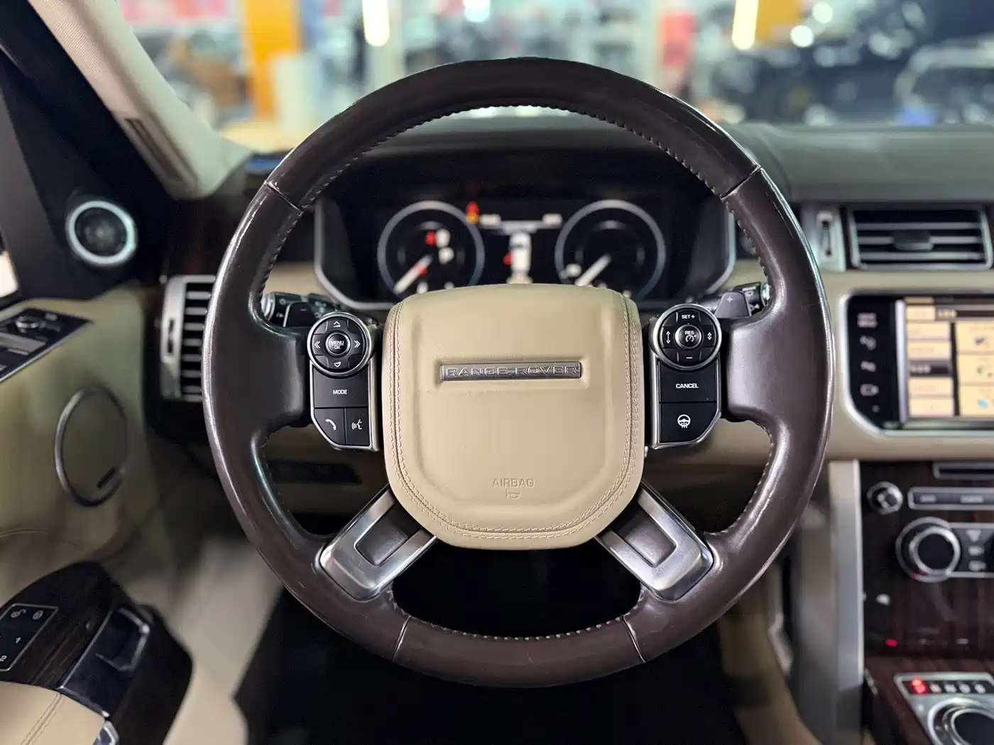 Land Rover Range Rover 2015 3.0 SC V6 Vogue SE Genesis Extended Edition фото 8