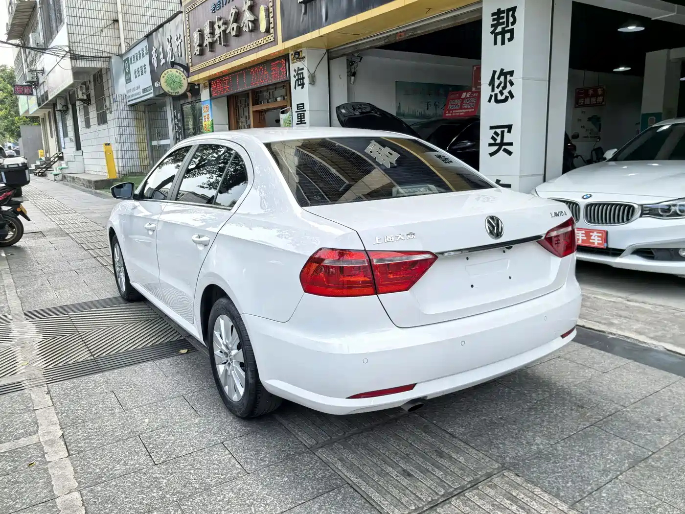 Volkswagen Lavida 2013 Facelift Classic 1.6L Manual Comfort фото 8