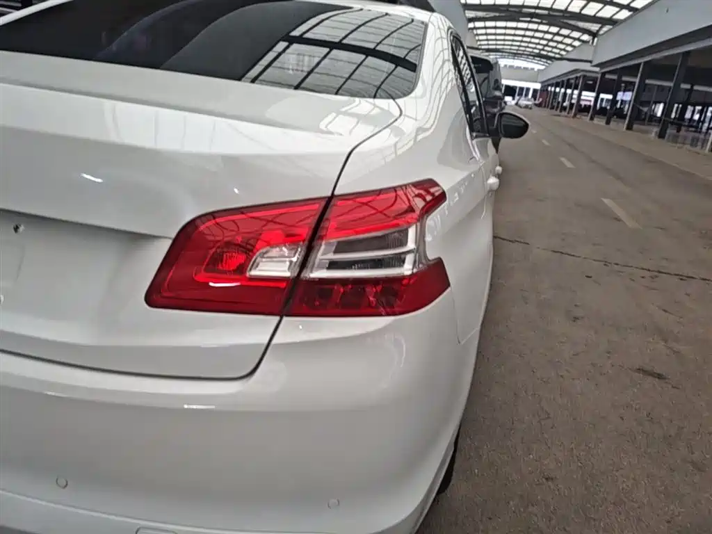 Peugeot 408 2016 1.6T Automatic Luxury Edition фото 8