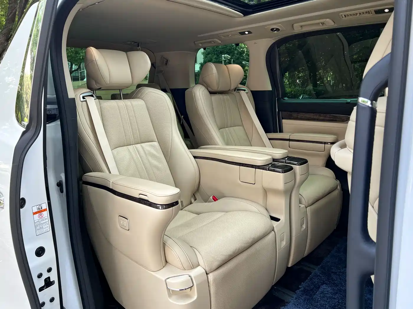 Toyota Vellfire 2019 Hybrid 2.5L HV Premium Edition фото 19
