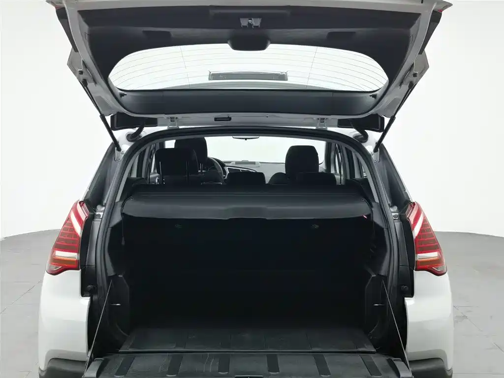 Peugeot 3008 2015 2.0L Automatic Classic Edition фото 16