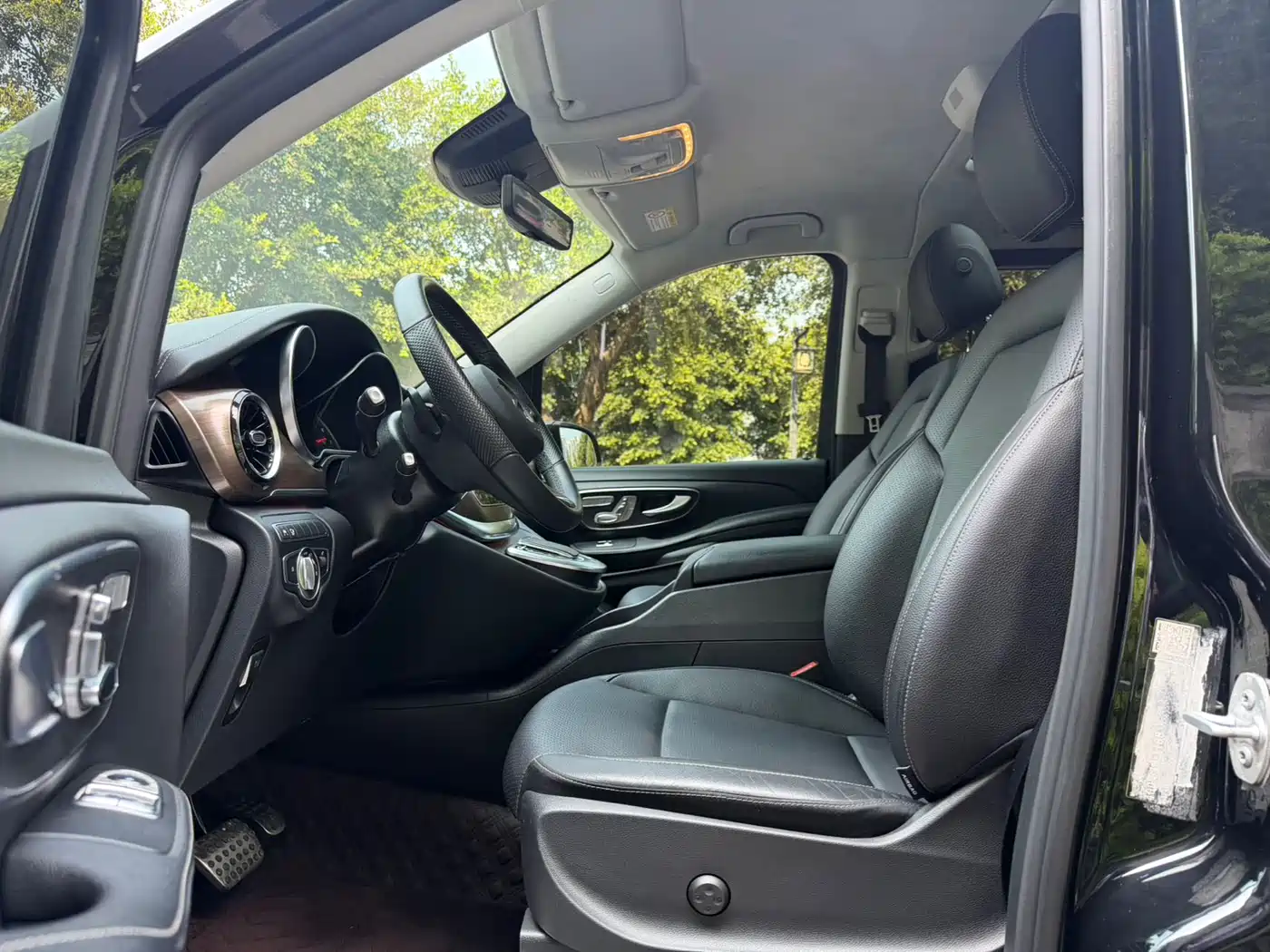 Mercedes-Benz V-Class 2022 V 260 L Long Wheelbase Luxury Edition фото 7