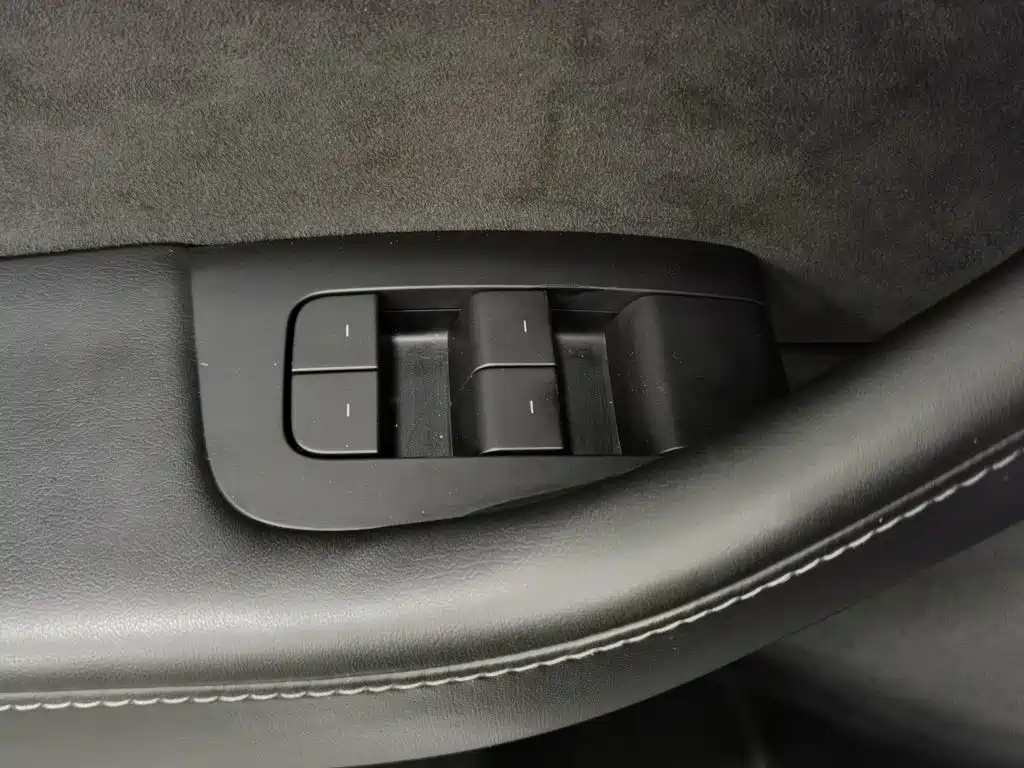 Фото 9 - Tesla Model 3