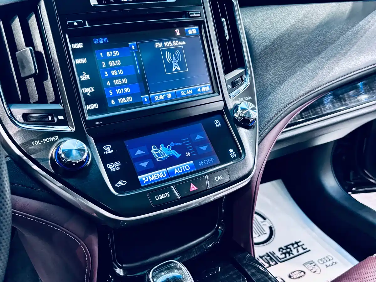 Фото 8 - Toyota Crown