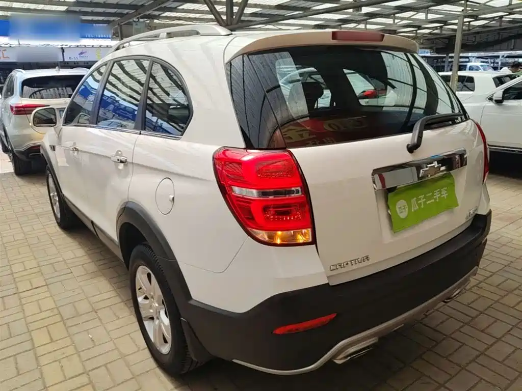 Chevrolet Captiva 2015 2.4L 2WD Urban Edition 7-seater фото 5