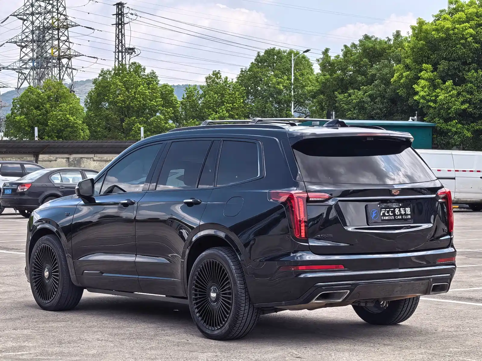 Photo 5 - Cadillac XT6
