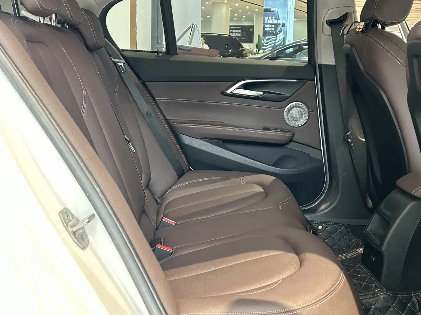 BMW 1 Series 2021 120i M Sport Shadow Edition фото 14