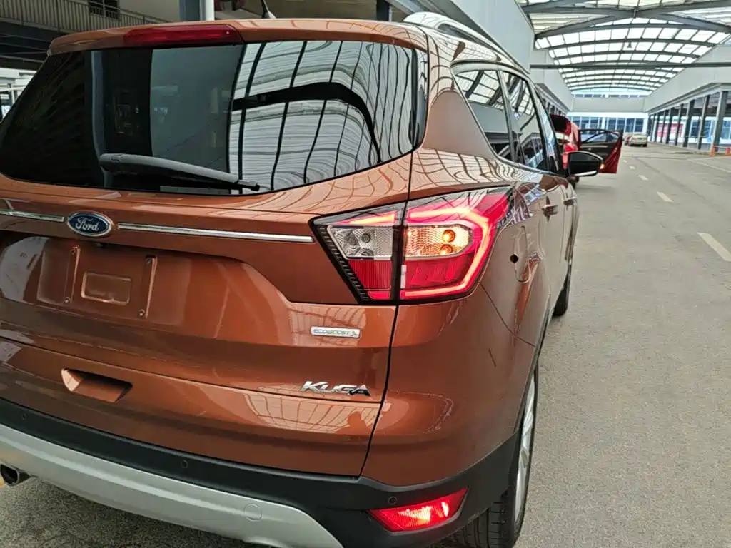 Фото 8 - Ford Kuga