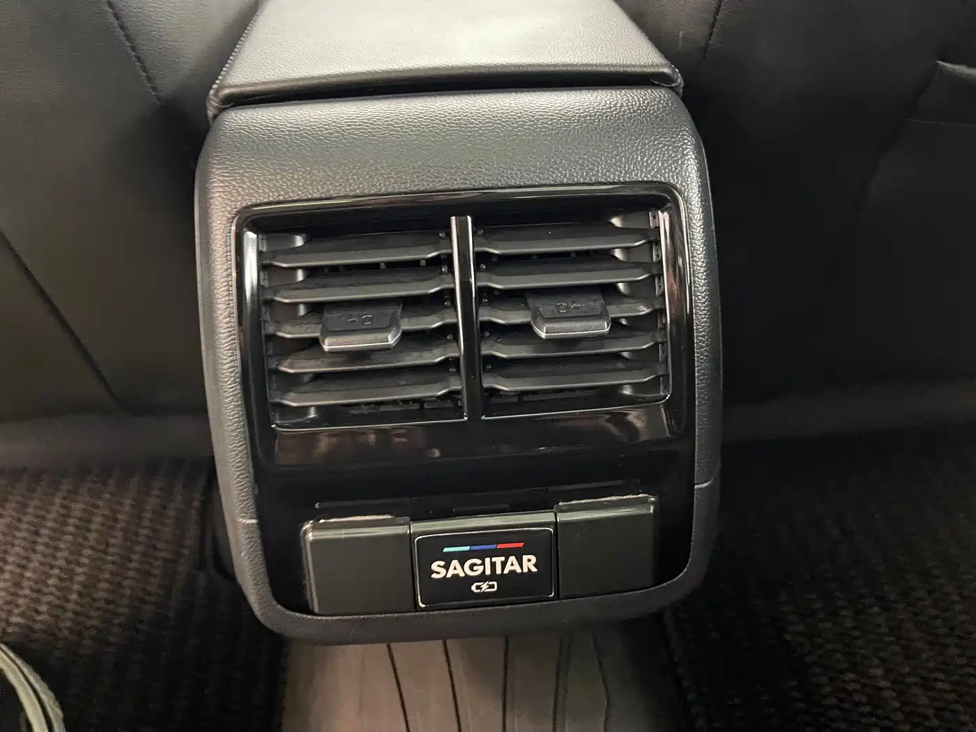 Volkswagen Sagitar 2022 280TSI DSG Surpassing Edition фото 14