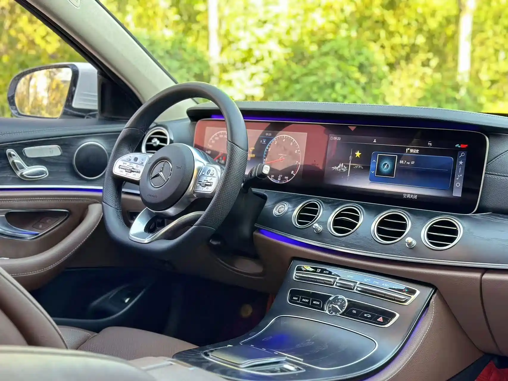 Фото 4 - Mercedes-Benz E-Class