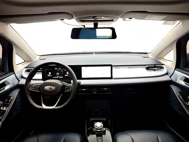 Фото 9 - Geely Geometry E Firefly
