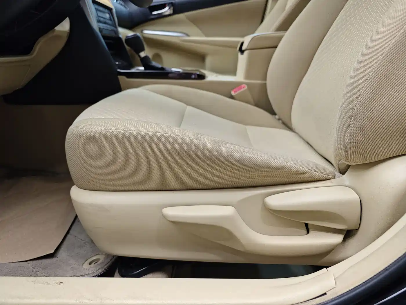 Toyota Camry 2016 2.0E 10th Anniversary Elite Edition фото 11