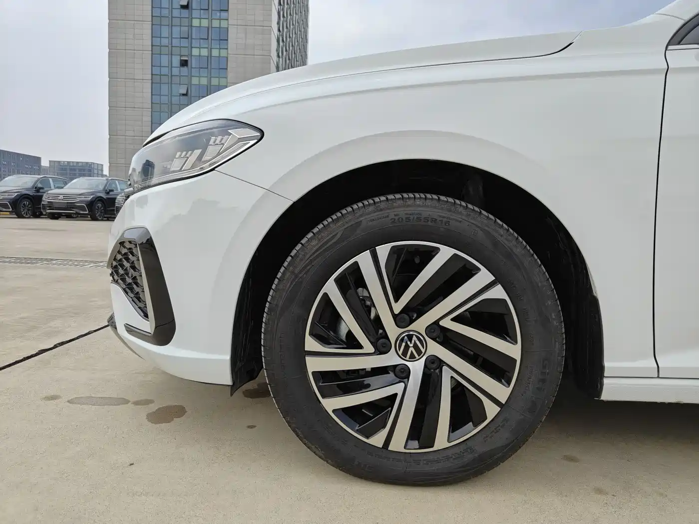 Volkswagen Lavida 2024 Model 300TSI DSG Starlight Leading Edition фото 10
