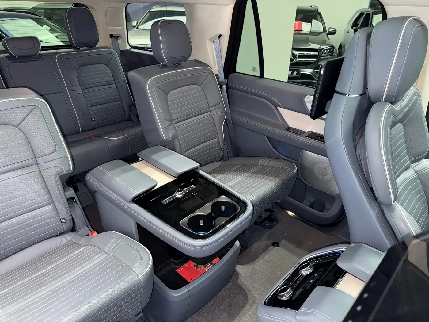 Lincoln Navigator 2019 3.5T Presidential Series China VI фото 13