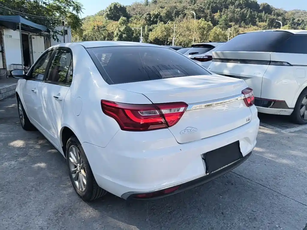 Photo 5 - Geely Vision