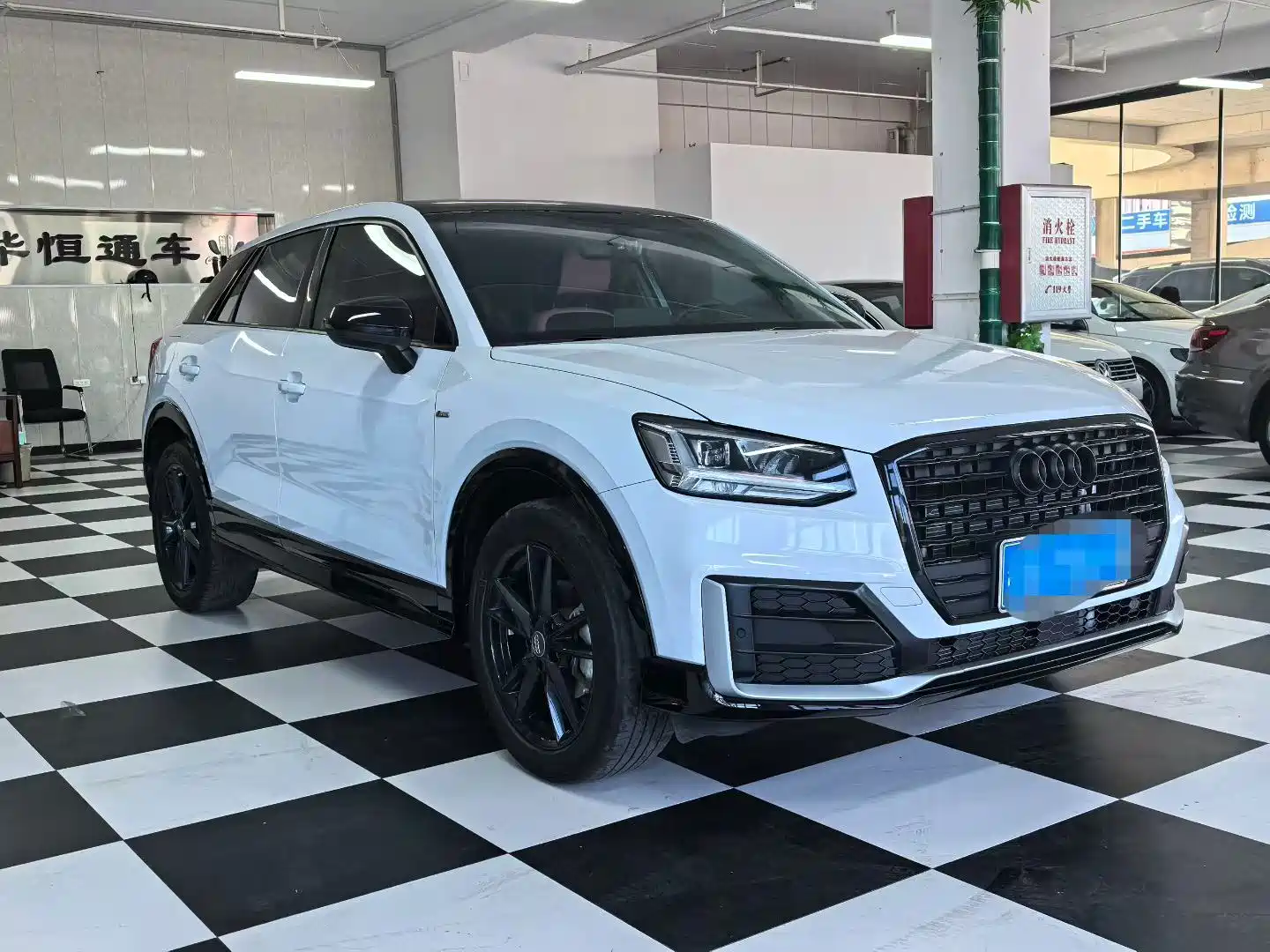 Photo 3 - Audi Q2L