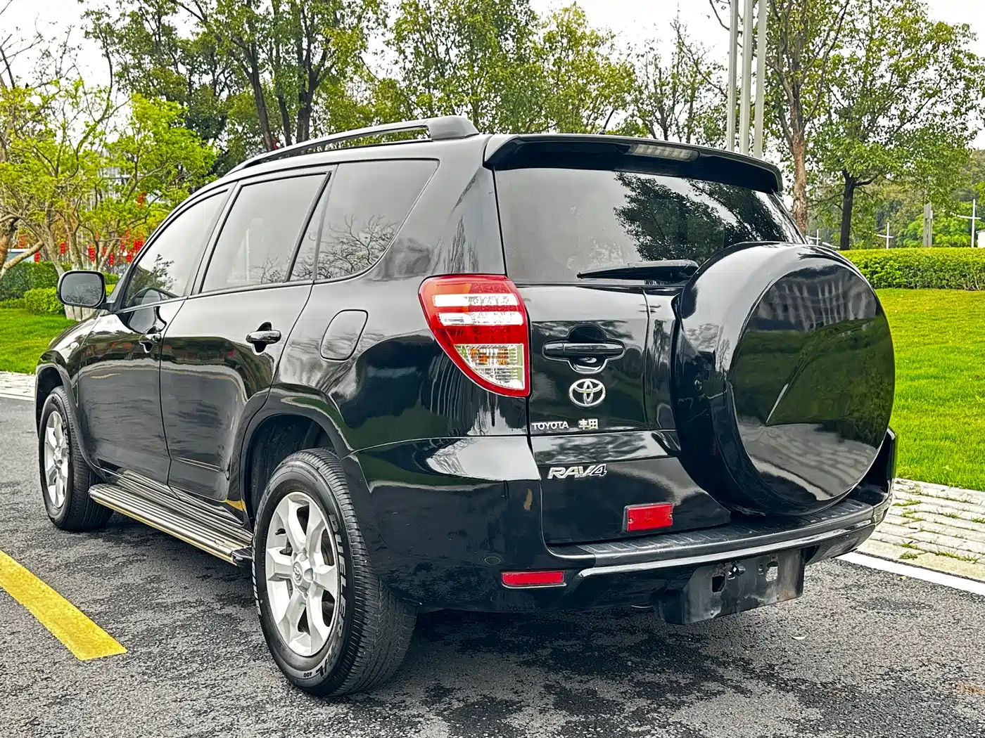 Toyota RAV4 Rongfang 2013 Special Edition 2.0L Auto Classic фото 4
