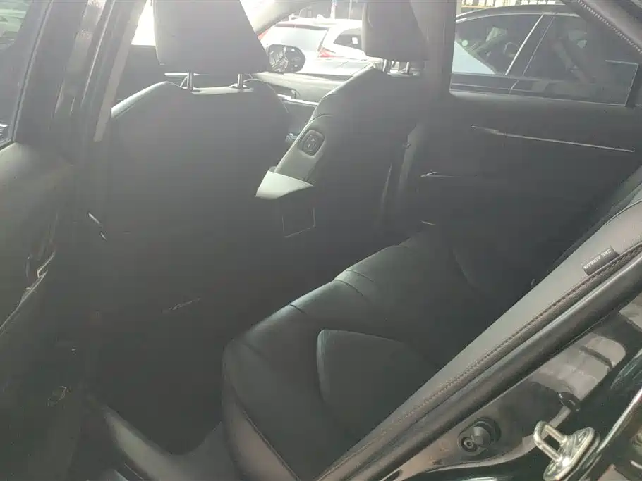 Toyota Camry 2023 2.5G Luxury Edition фото 11