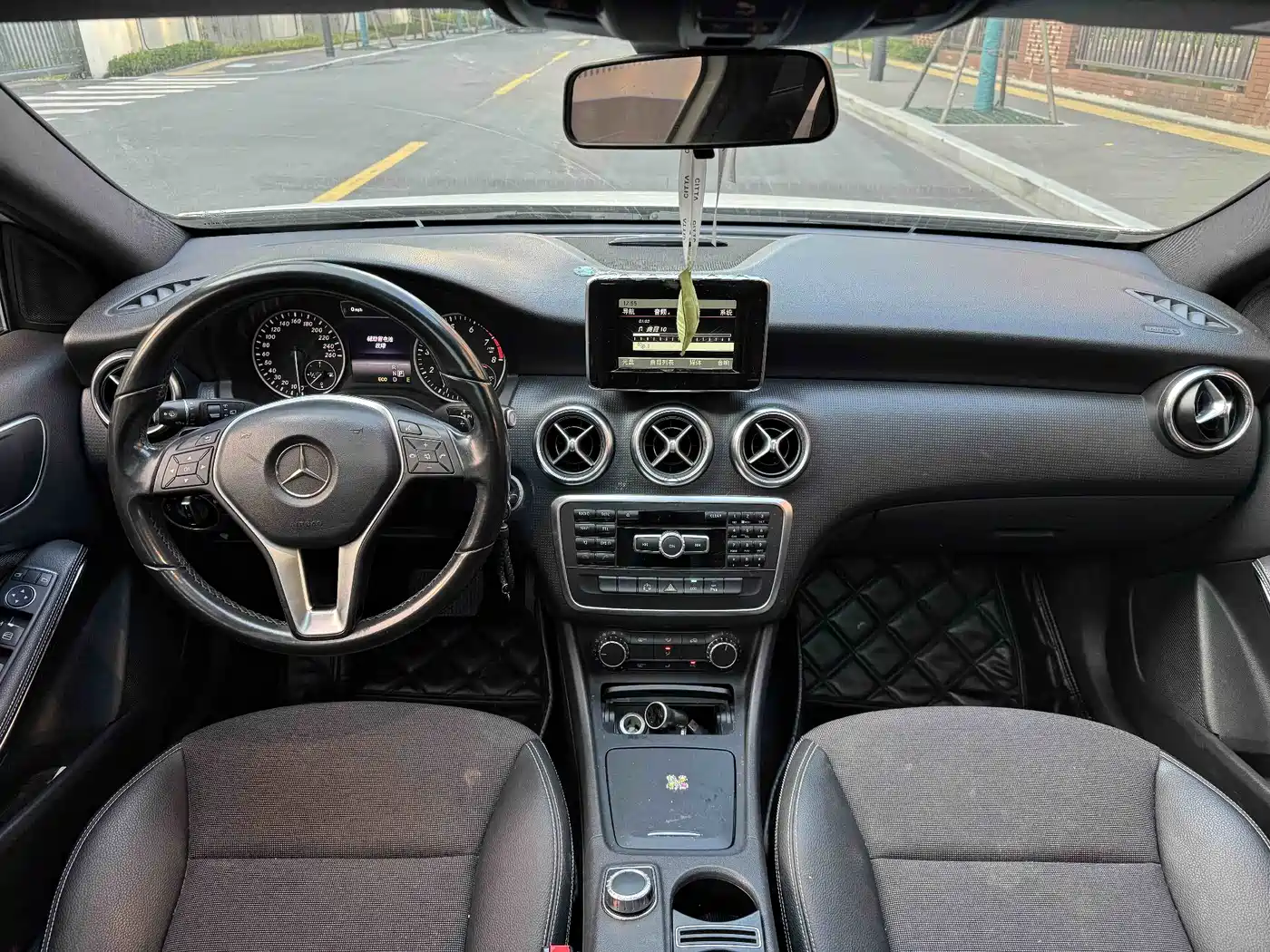 Mercedes-Benz A-Class (Import) 2013 A 180 Fashion фото 11