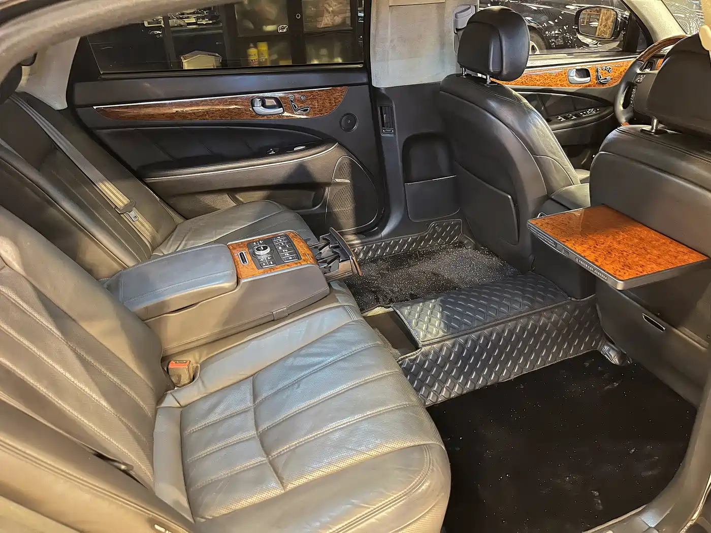Hyundai Equus 2012 Model 3.8 GDi Extended Premium Edition фото 32