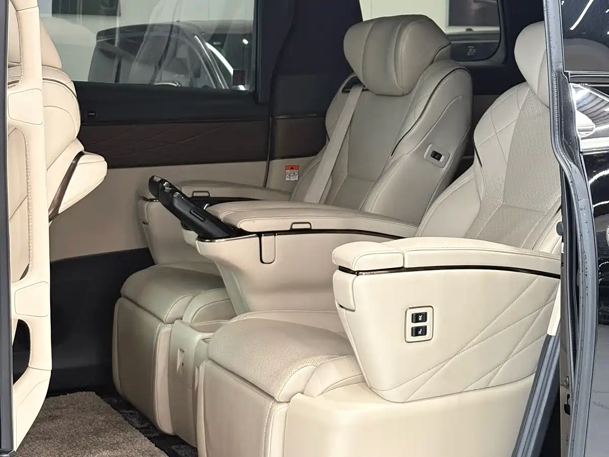 Toyota Vellfire 2025 2024 Crown Hybrid 2.5L Executive Premium Edition