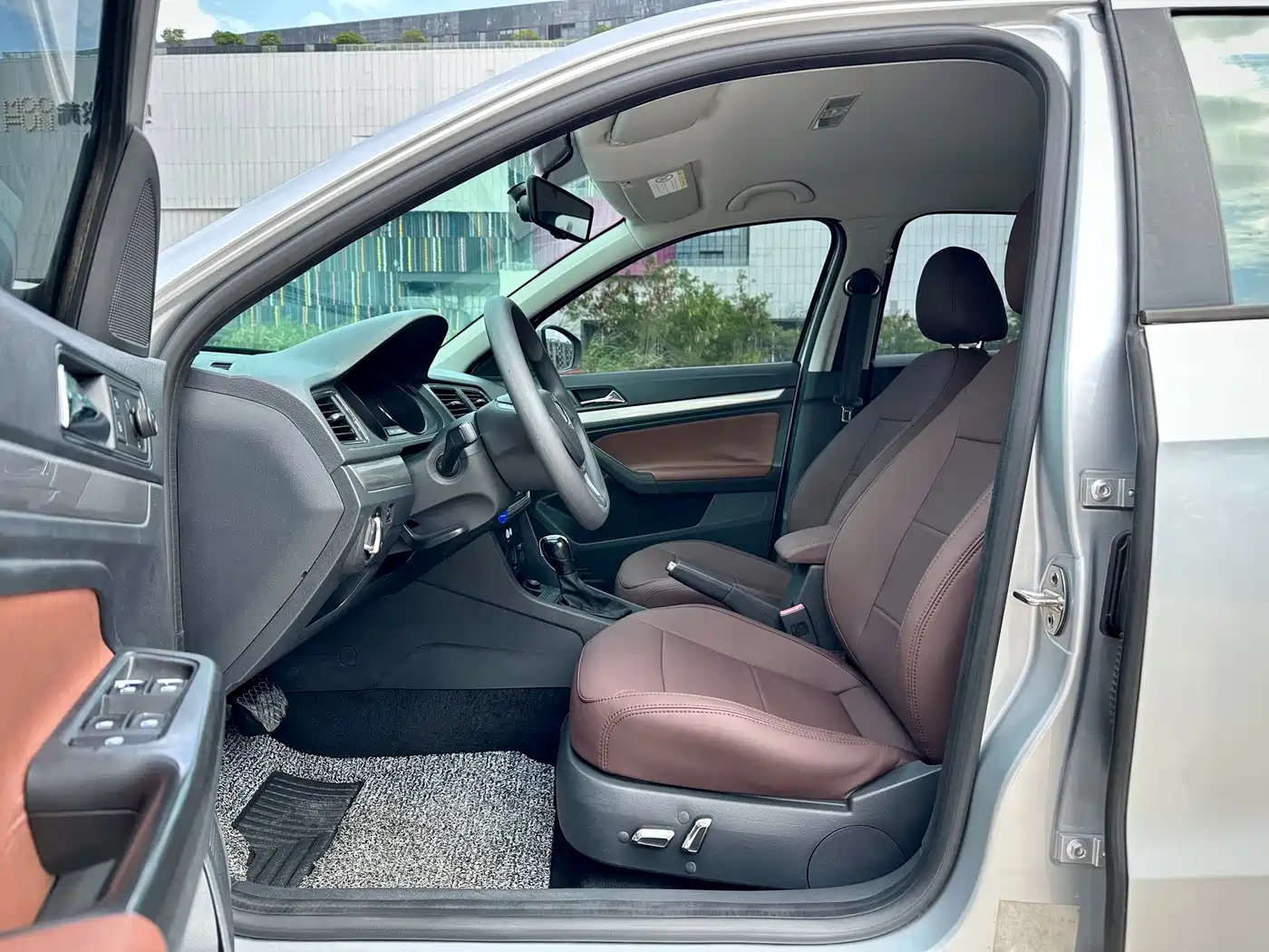 Volkswagen Lavida 2015 1.6L Automatic Trend Edition фото 8