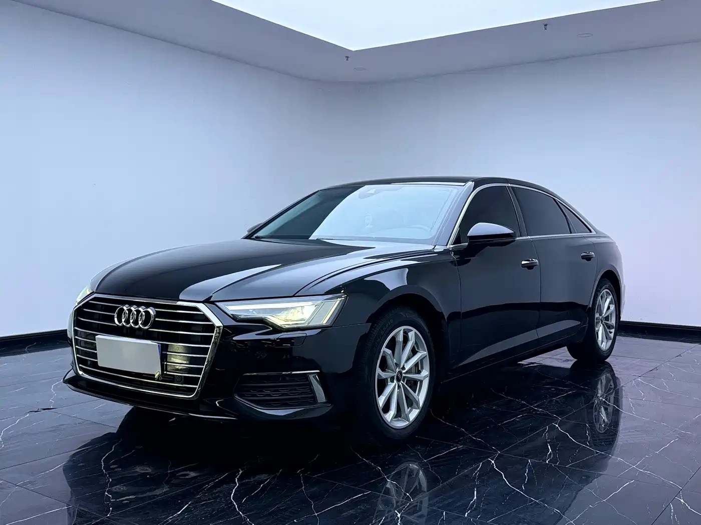 Фото 1 - Audi A6L