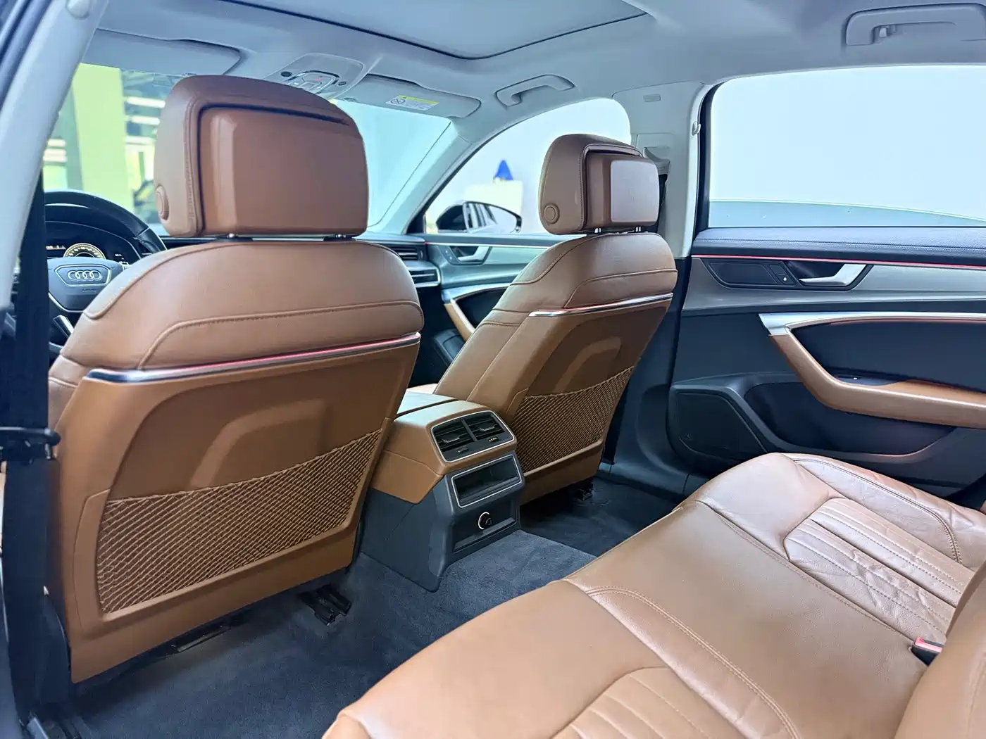 Фото 15 - Audi A6L
