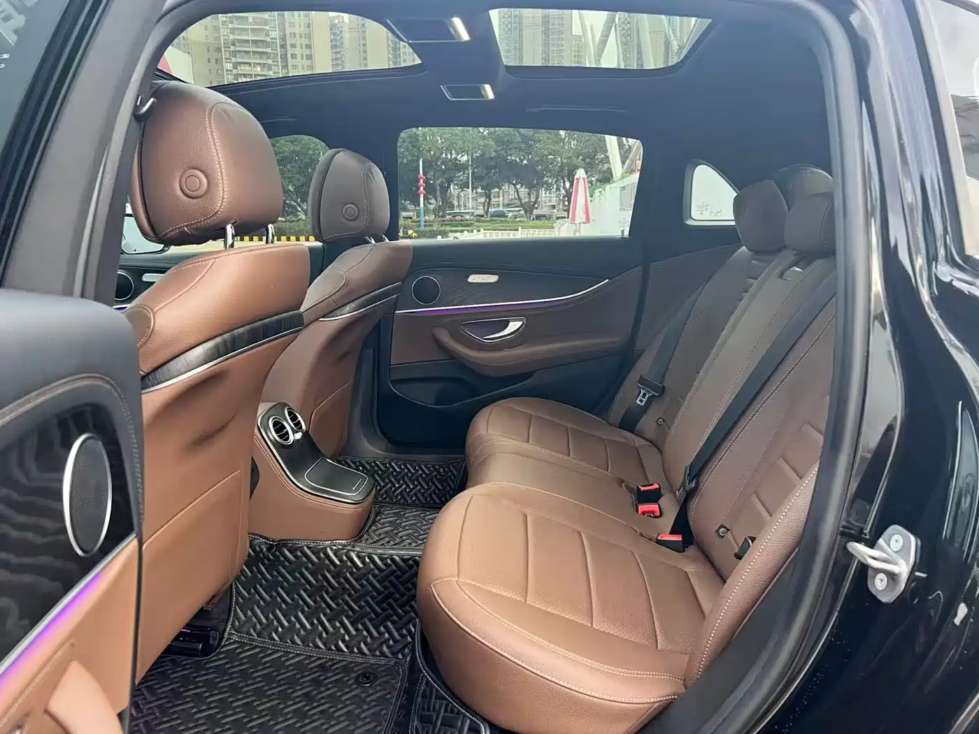 Mercedes-Benz E-Class New Energy 2022 E 350 e L Plug-in Hybrid Sports Sedan фото 5