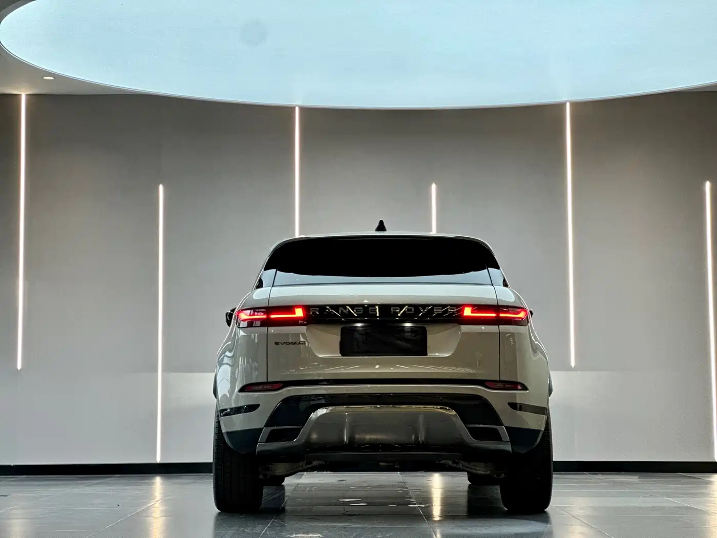 Land Rover Range Rover Evoque 2024 Range Rover Evoque L 249PS Light Master Edition фото 9