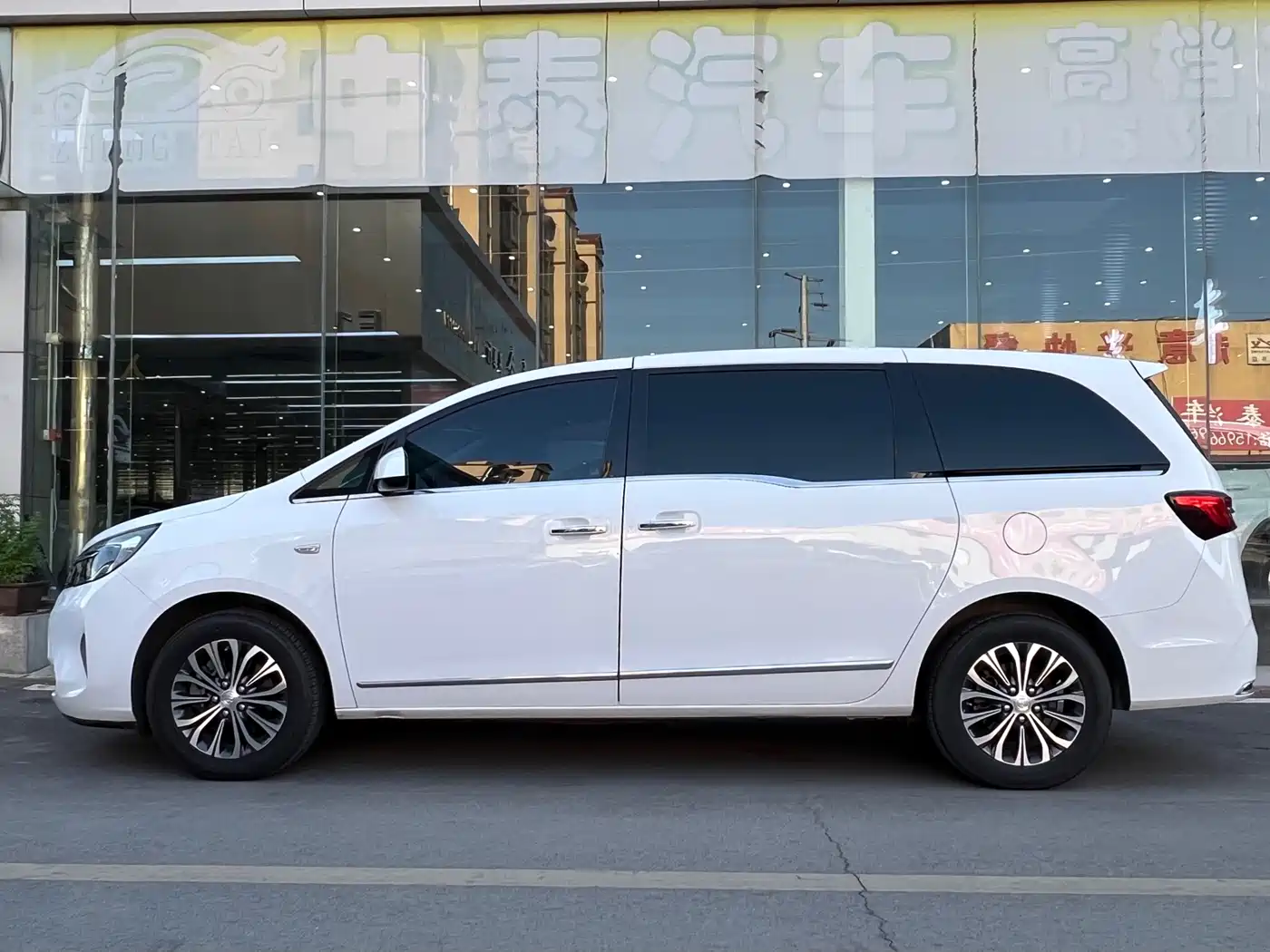 Buick GL8 2021 Land Business Class 652T Luxury фото 3