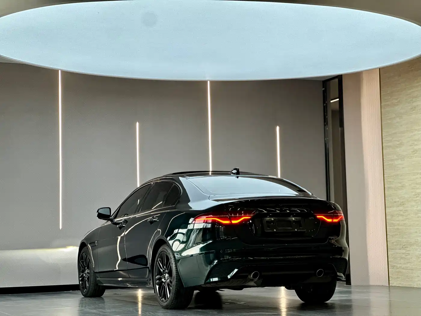 Jaguar XEL 2024 Model 2.0T 250PS R-DYNAMIC S Gloss Black Sport Edition фото 10