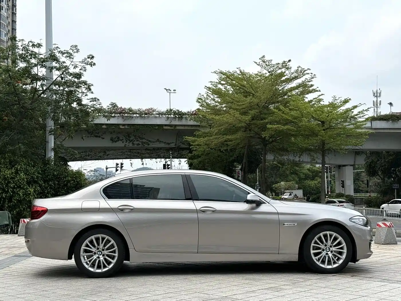 BMW 5 Series 2014 525Li Luxury Design Package фото 3