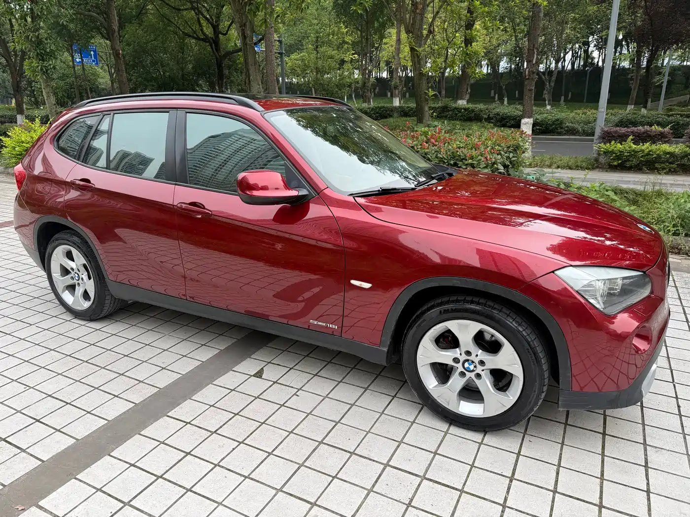 BMW X1 (Import) 2010 sDrive18i Luxury Model фото 8