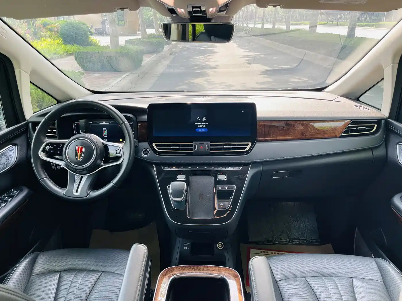 Hongqi HQ9 2023 2.0T Smart Connect Flag Enjoy Edition фото 15