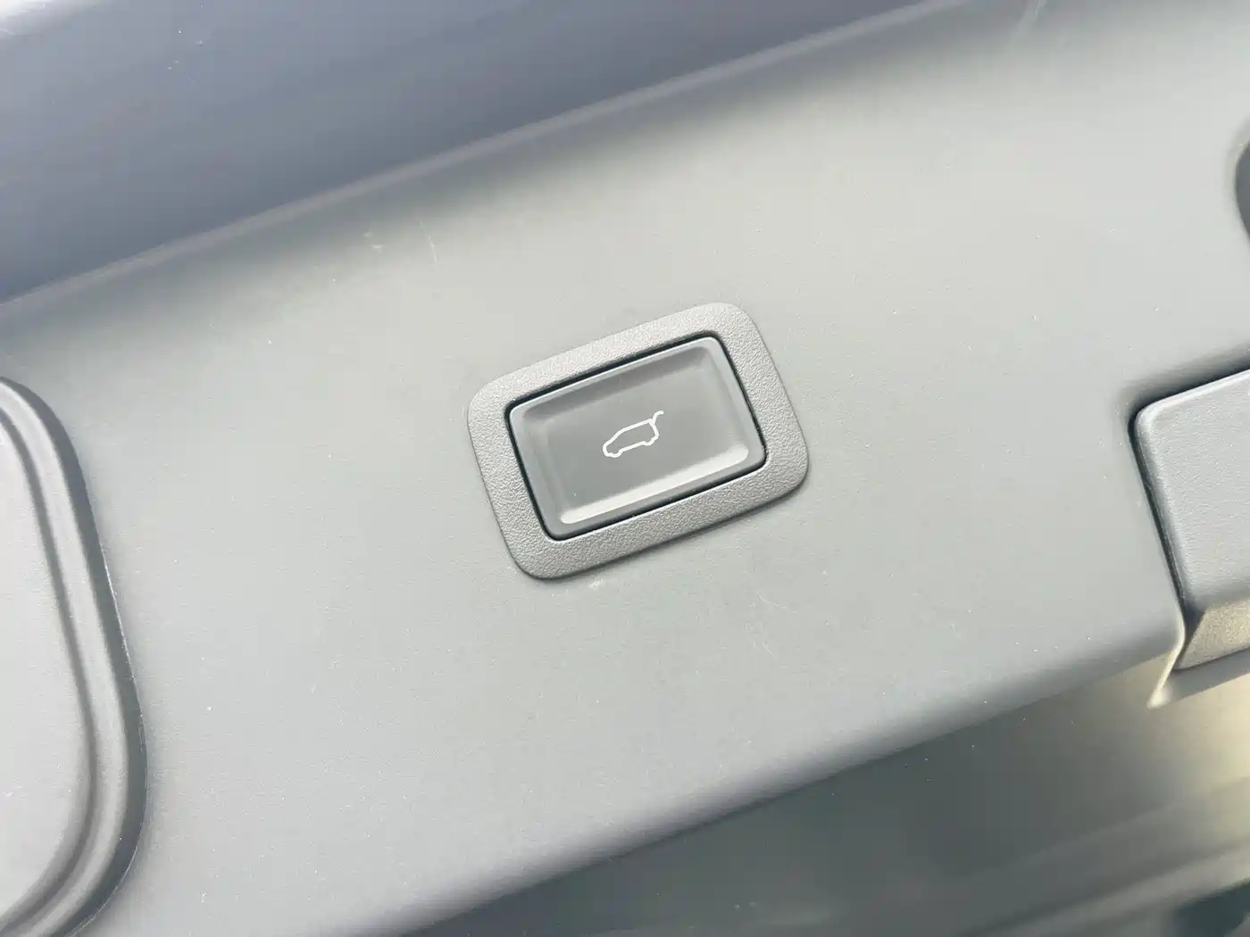 Hongqi HQ9 2023 2.0T Smart Connect Flag Enjoy Edition фото 28