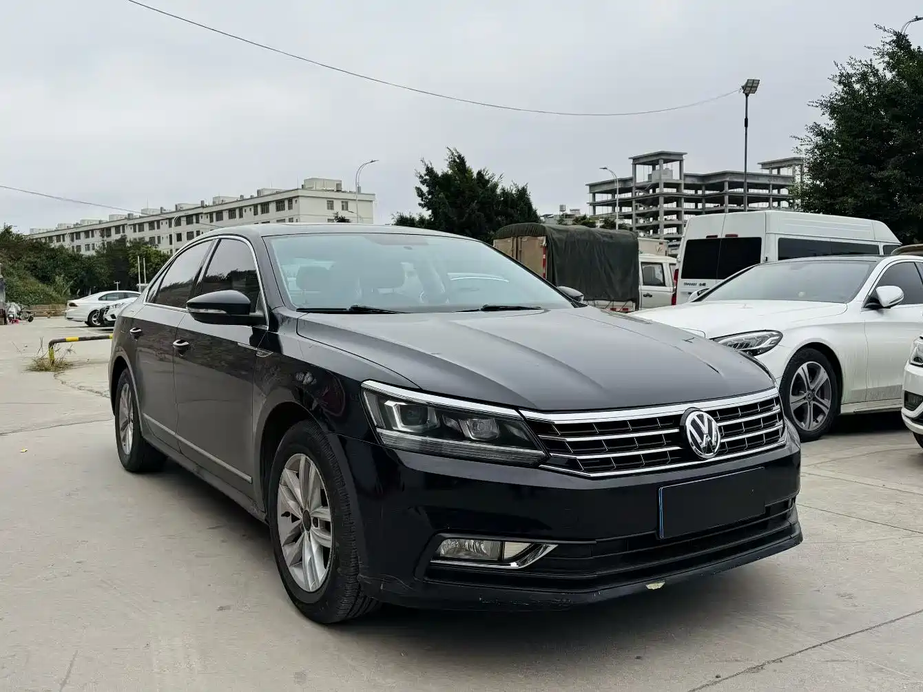 Volkswagen Passat 2015 1.8TSI DSG Elegance Edition фото 3
