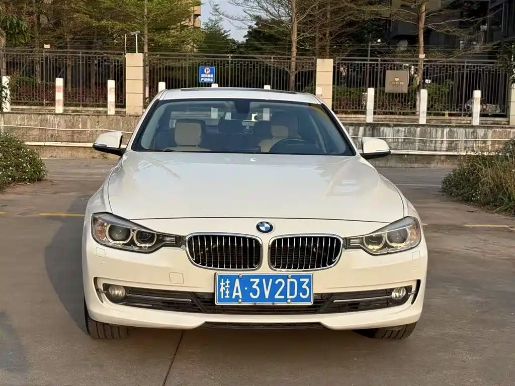 BMW 3 Series 2014 328Li Fashion фото 2