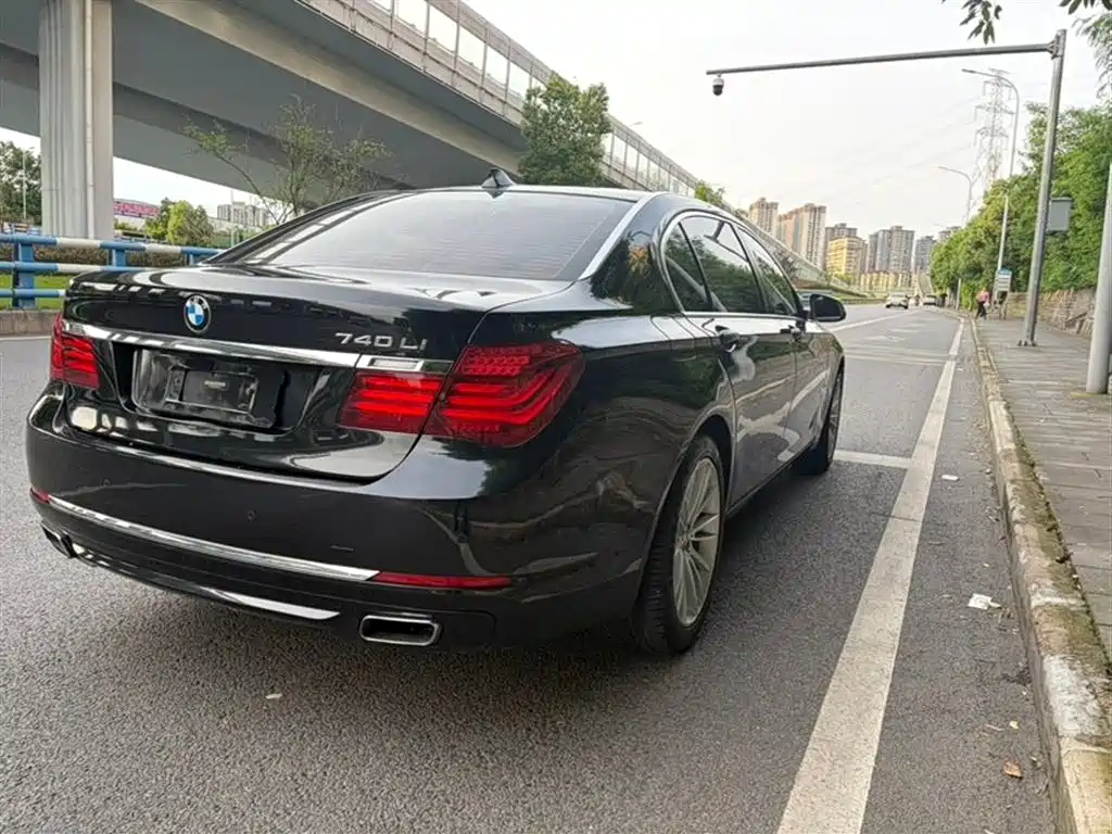 BMW 7 Series 2013 Model 740Li Luxury фото 5