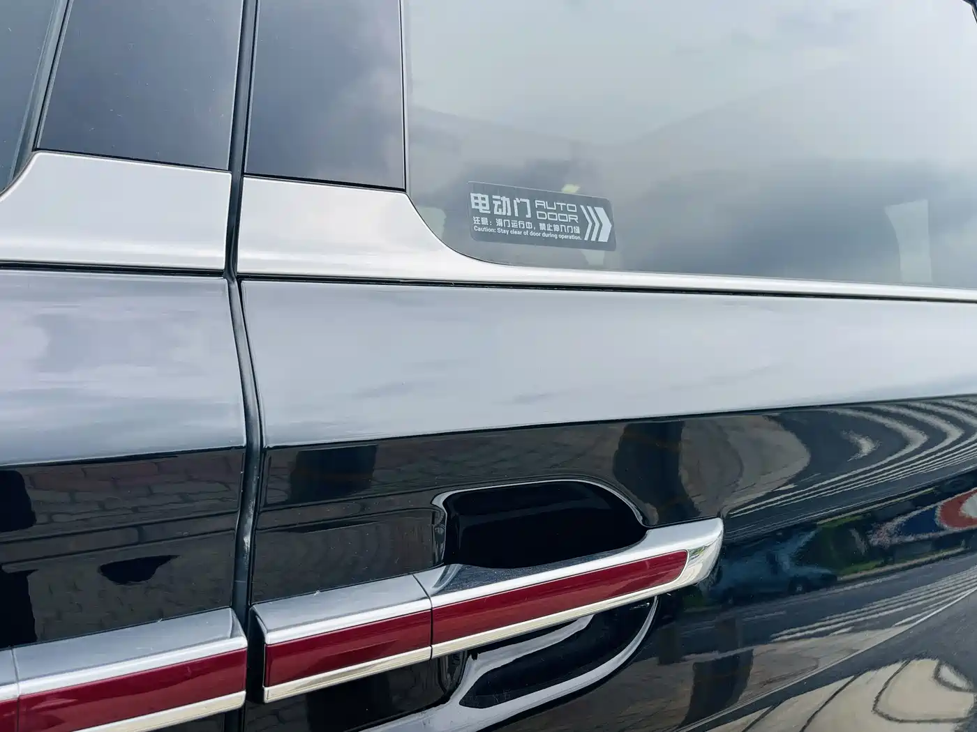 Hongqi HQ9 2023 2.0T Smart Connect Flag Enjoy Edition фото 35