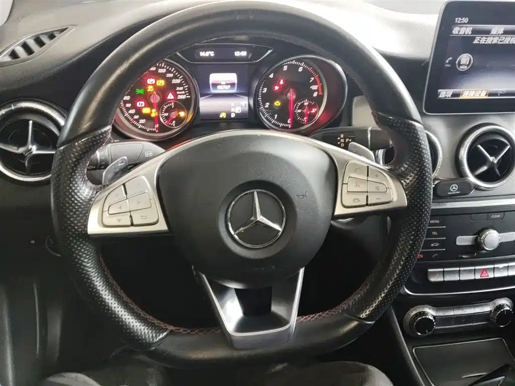Mercedes-Benz CLA (Import) 2018 CLA 220 4MATIC фото 11