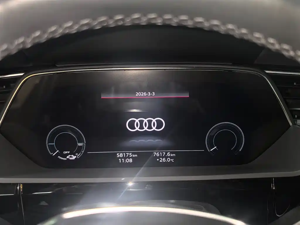 AUDI E TRON