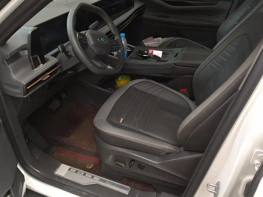 Фото 9 - Ford Edge