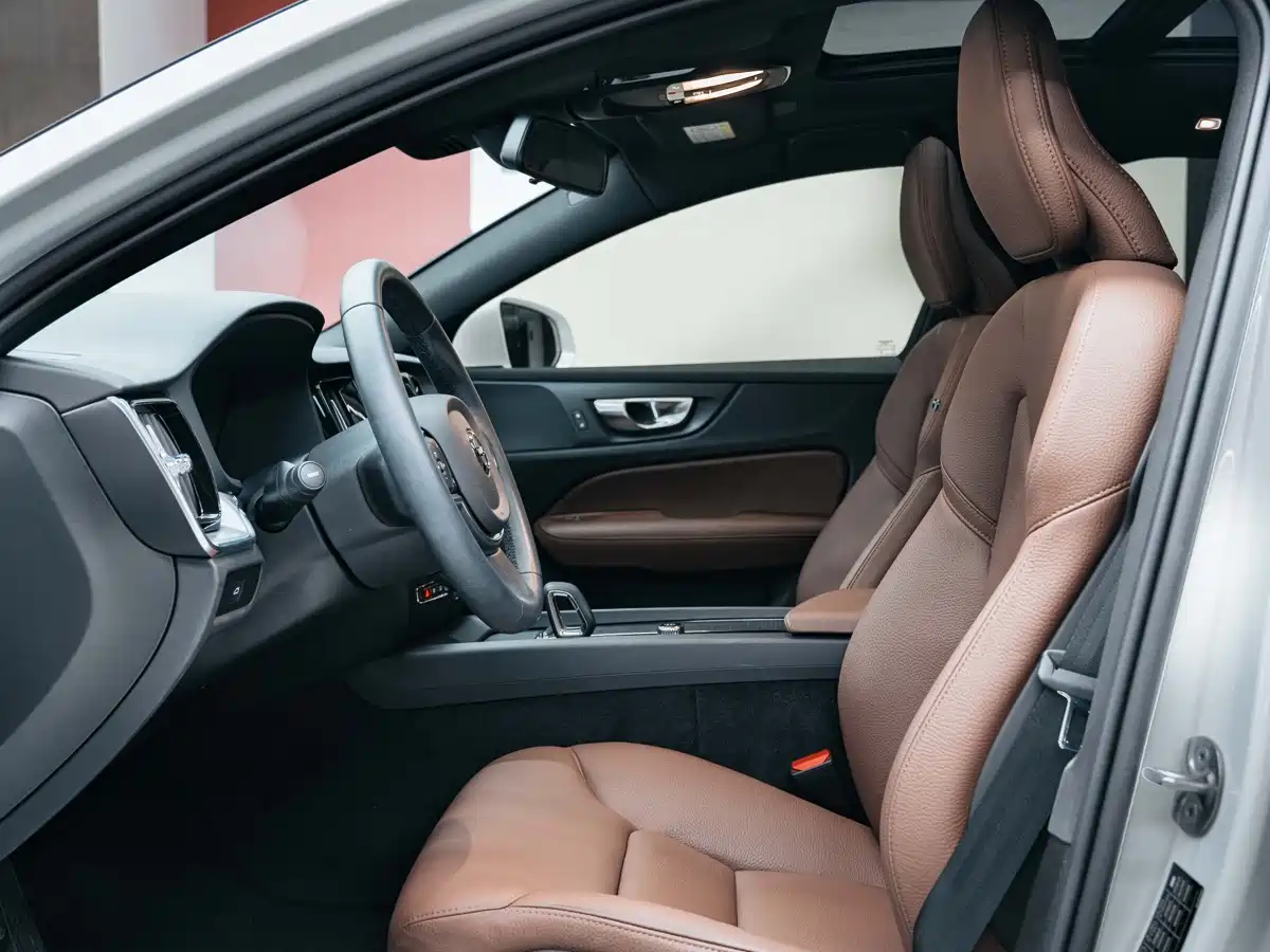 Volvo S60 2025 2025 B4 Smart Luxury Edition