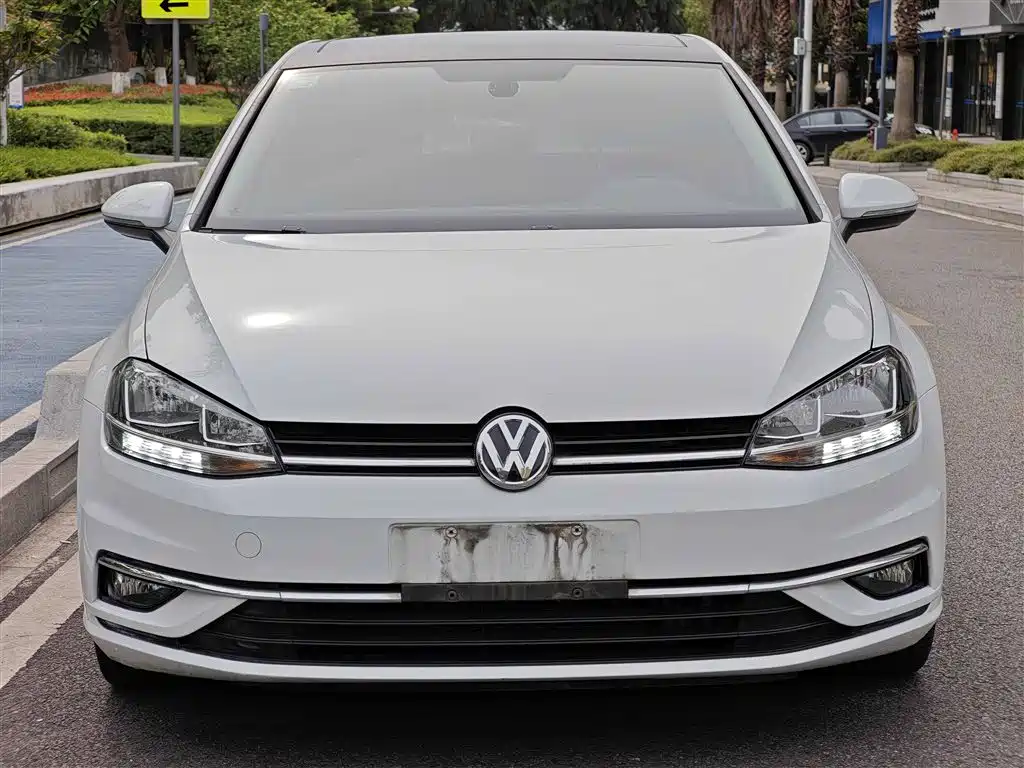Volkswagen Golf 2020 200TSI DSG Comfort фото 2