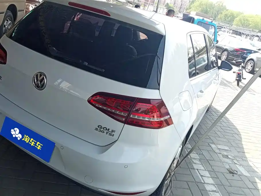 Volkswagen Golf 2017 230TSI Auto Comfort Millionth Anniversary Edition фото 3