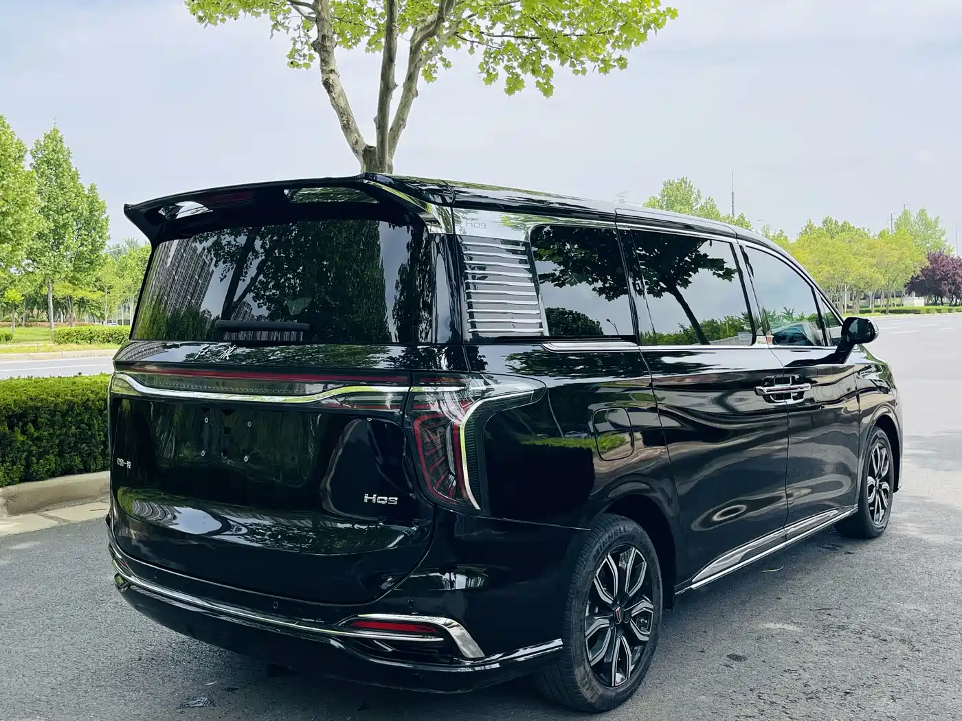 Hongqi HQ9 2023 2.0T Smart Connect Flag Enjoy Edition фото 19