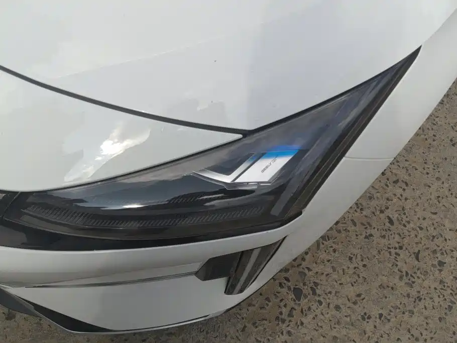 Geely Galaxy Galaxy L6 2025 2025 EM-i 60km Voyage Edition